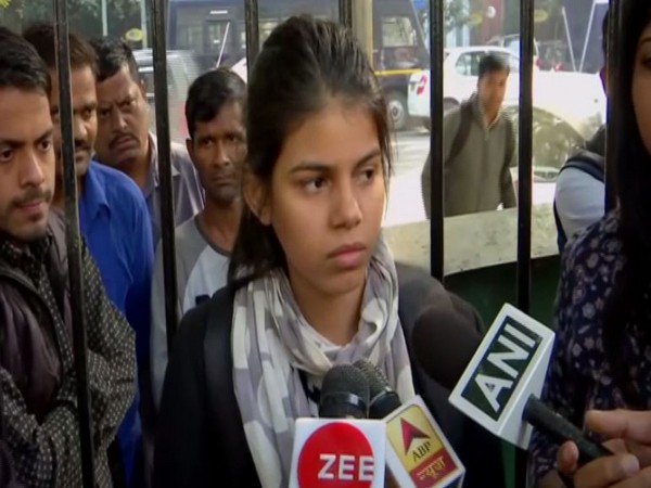 Delhi girl Anu Dubey speaks to media on Saturday [Photo/ANI]