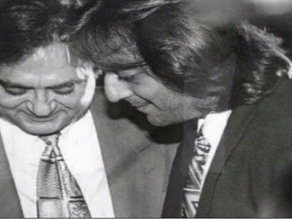 Actor Sanjay Dutt with his late superstar father Sunil Dutt (Image Source: Instagram)