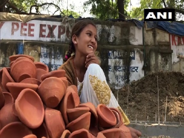 Visual of a Earthen Lamp maker (Photo/ANI) 