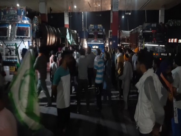 Farmers block Delhi-Amritsar highway. (Photo/ANI)