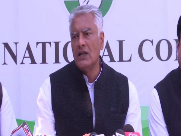 Punjab Pradesh Congress Committee President, Sunil Jakhar addressing a press conference on Wednesday. (Photo/ANI)