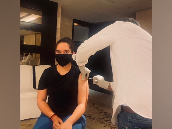 Anjum Moudgil gets vaccinated. (Photo/ Anjum Moudgil twitter)