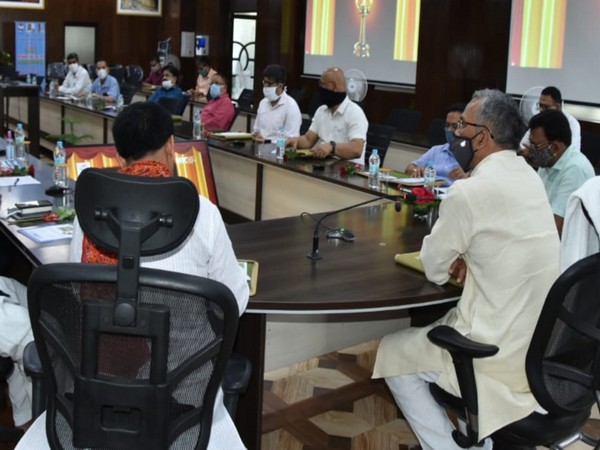 Uttarakhand Chief Minister Trivendra Singh Rawat with officials during the event. (Photo/ANI)