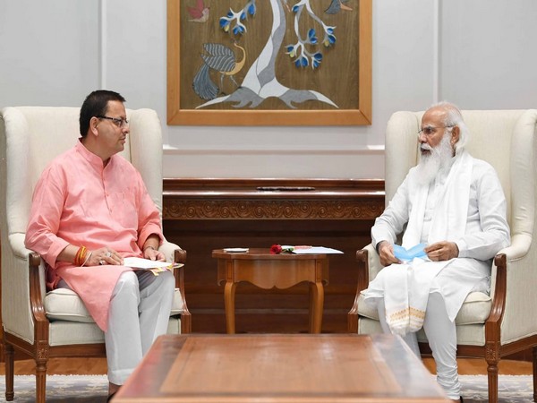 Uttarakhand Chief Minister Pushkar Singh Dhami (L), Prime Minister Narendra Modi (R)