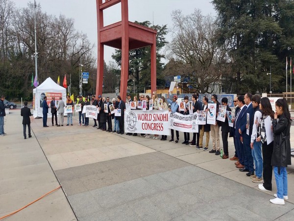 Activists raise issue of minority rights in Pakistan during protest outside UN
