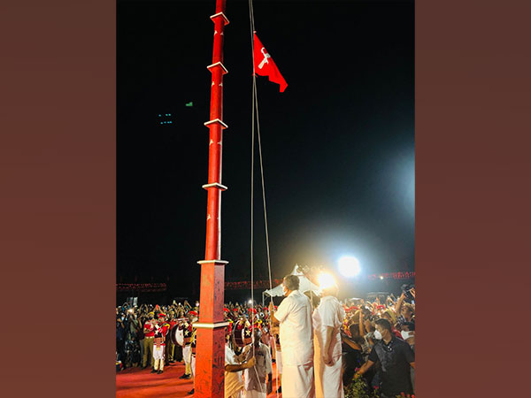 Kerala CM hoisting CPI(M) flag (Pic credit : CPI(M) twitter)