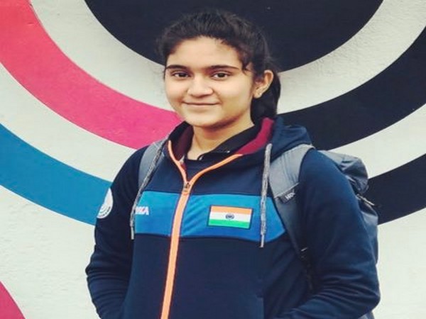 15-year-old shooter Esha Singh (Photo/ Esha Singh Twitter)