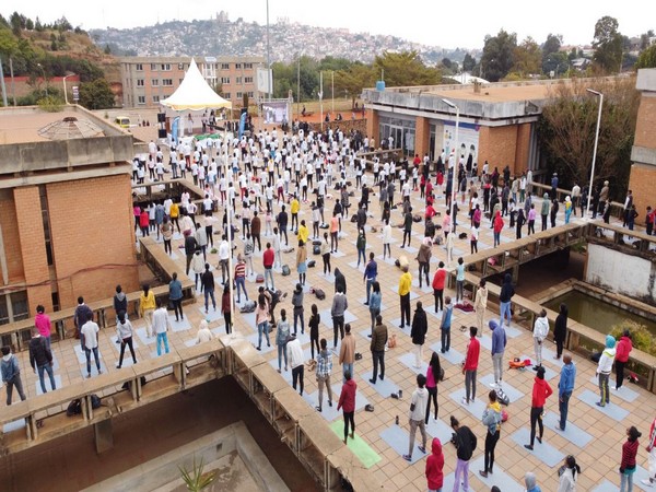 Indian diaspora, diplomates celebrate 8th International Day of Yoga in Madagascar
