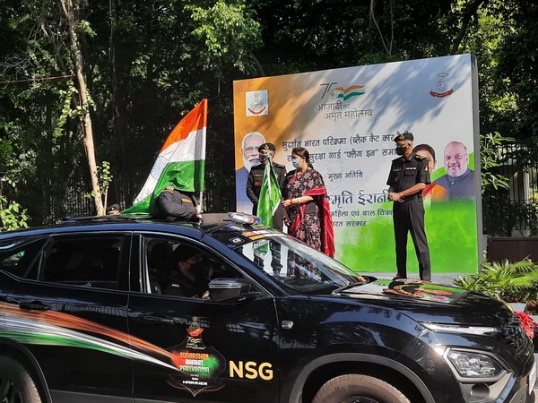 Union Minister Smriti Irani flags in NSG's pan-India  'Sudarshan Bharat Parikrama' car rally on Saturday. (Photo/ANI)