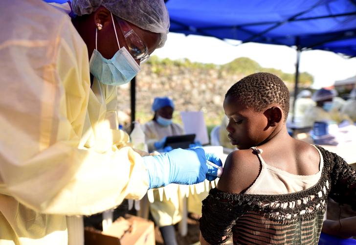 A health worker administering an Ebola vaccine in Goma, DR Congo on July 17 (Photo/Reuters)
