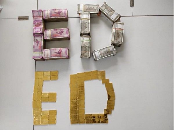 Gold and Cash seized by ED during investigation. (Photo/ANI)