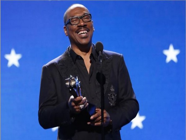 Eddie Murphy receives the lifetime achievement award at the 2020 Critics' Choice Awards 