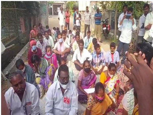  Municipal workers staged protest against Pedana Municipal Commissioner (Photo/ANI)