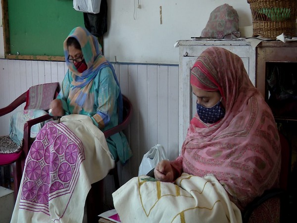 Kashmiri artisans at work (Photo/ANI)