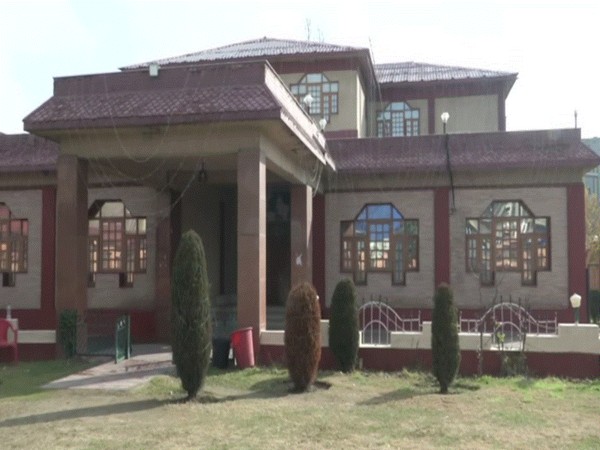 Srinagar prepares to contain Omicron, free, paid quarantine centres set up (Photo:ANI)