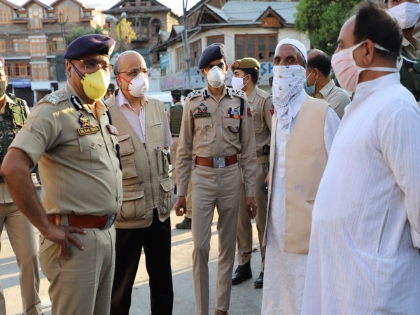 DGP Dilbagh Singh and CS of Jammu and Kasmir B.V. R. Subrahmanyam visiting parts of Seinagar City on Saturday. (Photo/ANI)