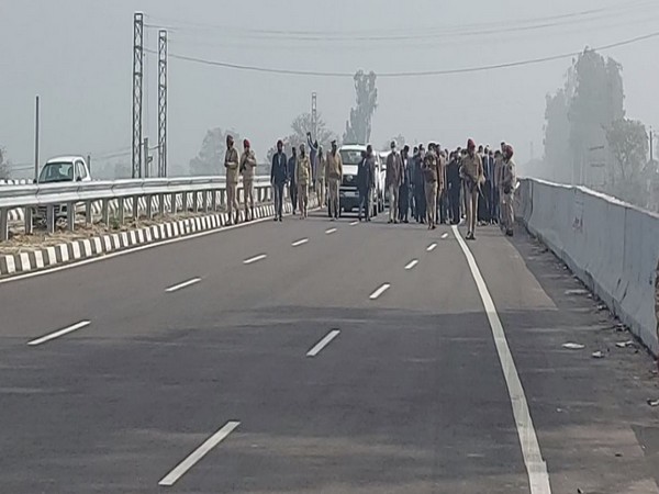 Visuals of the five-member committee on the flyover in Ferozepur (Photo:ANI)