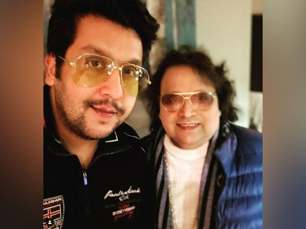 Bappa Lahiri with late father Bappi Lahiri (Image source: Instagram)