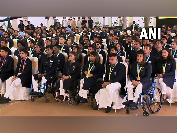 Commonwealth Games 2022 medal winners at Prime Miniter's official residence (Photo/ANI)