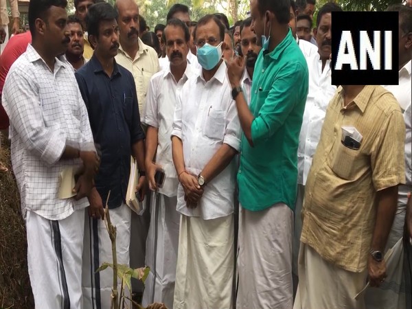 MoS V Muraleedharan meets people protesting against Silver line project in Kerala (Photo/ANI)