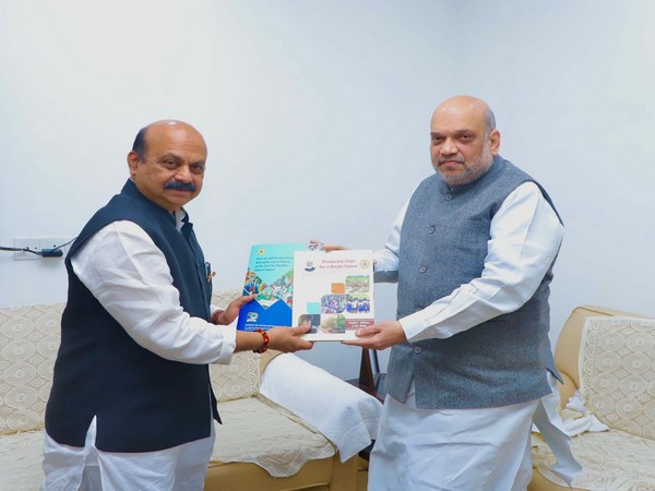 CM Bommai meets Amit Shah in Delhi to present achievements of his government in past 6 months (Photo/Twitter)