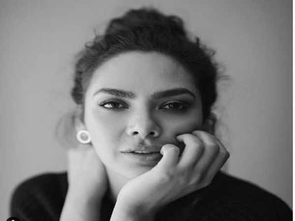 Esha Gupta (Image courtesy: Instagram)