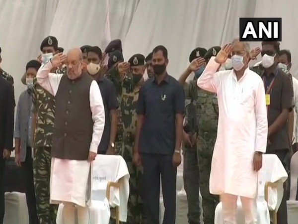Union Home Minister Amit Shah and Chief Minister Bhupesh Baghel during the wreath-laying ceremony in Jagdalpur.