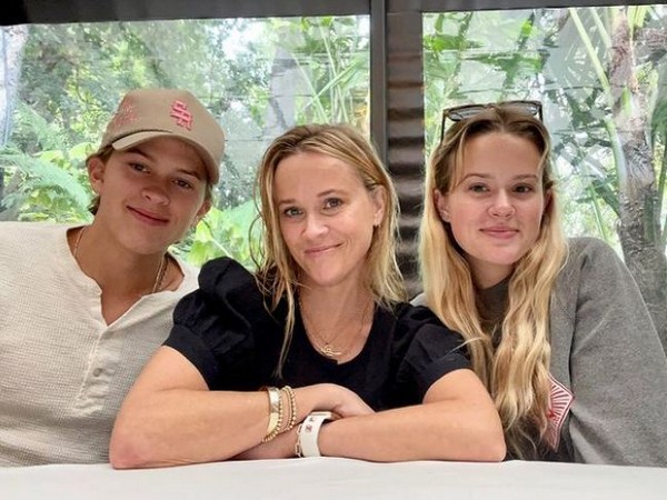 Reese Witherspoon with her kids (Image Source: Instagram)
