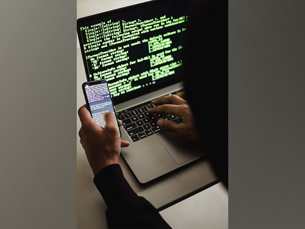 
    New malware automatically subscribes users to premium services
    