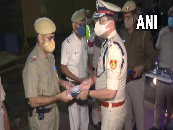 Rakesh Asthana distributes sweets to police personnel deployed on duty in Delhi (Photo/ANI)