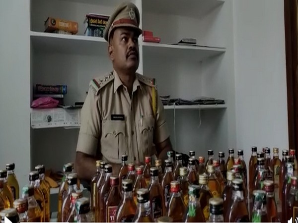 14 people, who were trying to cross Krishna district detained with 120 liquor bottles