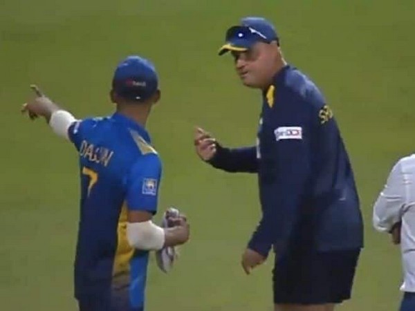Micky Arthur and Dasun Shanaka (Photo: Screen grab)
