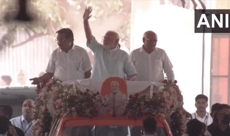 PM Modi holds roadshow in Gujarat's Surat (Photo:ANI)
