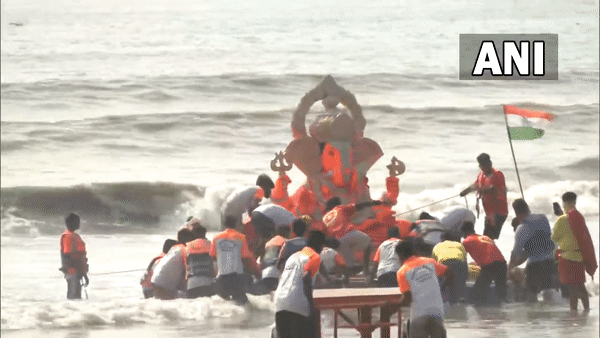 Ganesh Visarjan at Juhu Beach