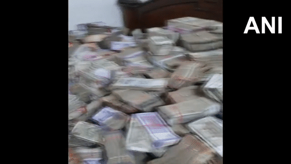 Visuals of ED raid in Kolkata (Photo/ANI)