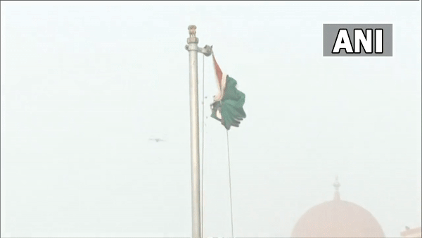 Tiranga unfurling ta Attari border (Photo/ANI)