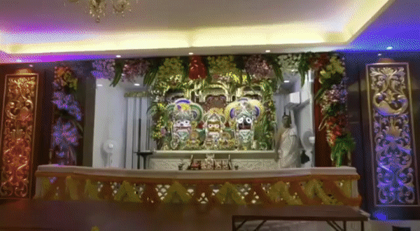 Maharashtra Governor Bhagat Singh Koshyari swept the path of the Lord Jagannath Rath Yatra (Photo/ANI)