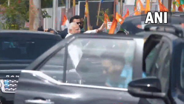 PM Modi receives warm welcome in Bhuj (Photo:ANI)