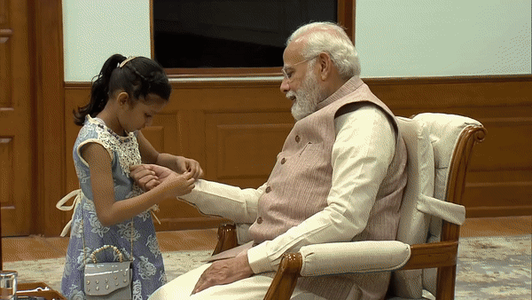 Daughters of PMO staff celebrate Raksha Bandhan with PM Modi (Photo:Screengrab/PMO video)