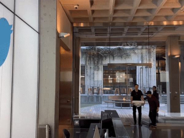 Tesla CEO Elon Musk in Twitter Headquarters, San Francisco. (Photo: Twitter)