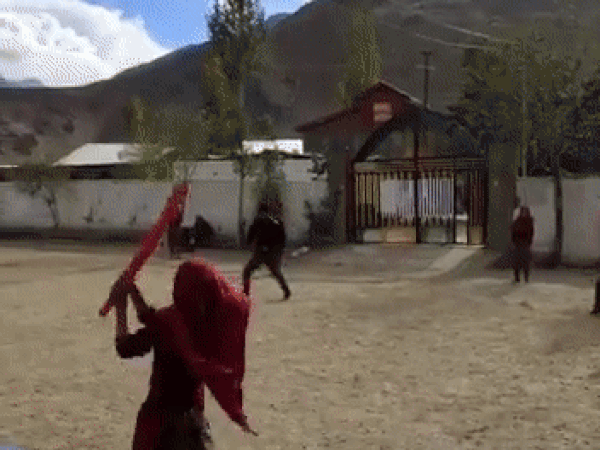 Maqsooma playing cricket (Photo: Directorate of School Education, Ladakh)