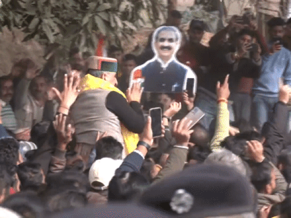 Congress celebrating amid counting of votes (Photo/ANI)