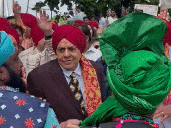 Dharmendra at Karan Deol's wedding (Image Source: Instagram)