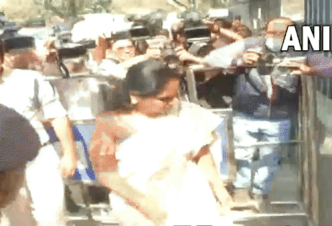 BRS MLC K Kavitha arrives at ED office (Photo/ANI)