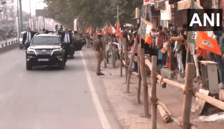 PM Modi stops convoy, gives way to Ambulance in Varanasi (Photo/ANI)