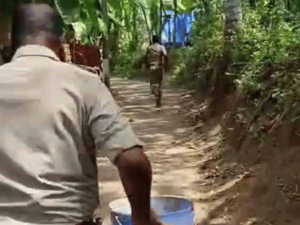 Police rescue newborn baby abandoned in a bucket