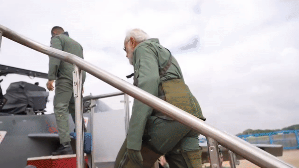 PM Modi with IAF officials (photo/ANI)
