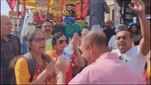 Shobha Yatra organised in London, UK. (Video: ANI)