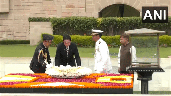 Japan Prime Minister Fumio Kishida lays wreath at Rajghat. (Photo: ANI)