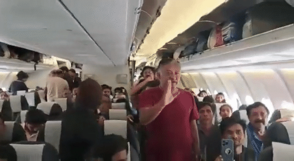 Indians leave Jeddah under 'Operation Kaveri' on a flight bound for New Delhi. (Photo: Twitter//MoS Muraleedharan)